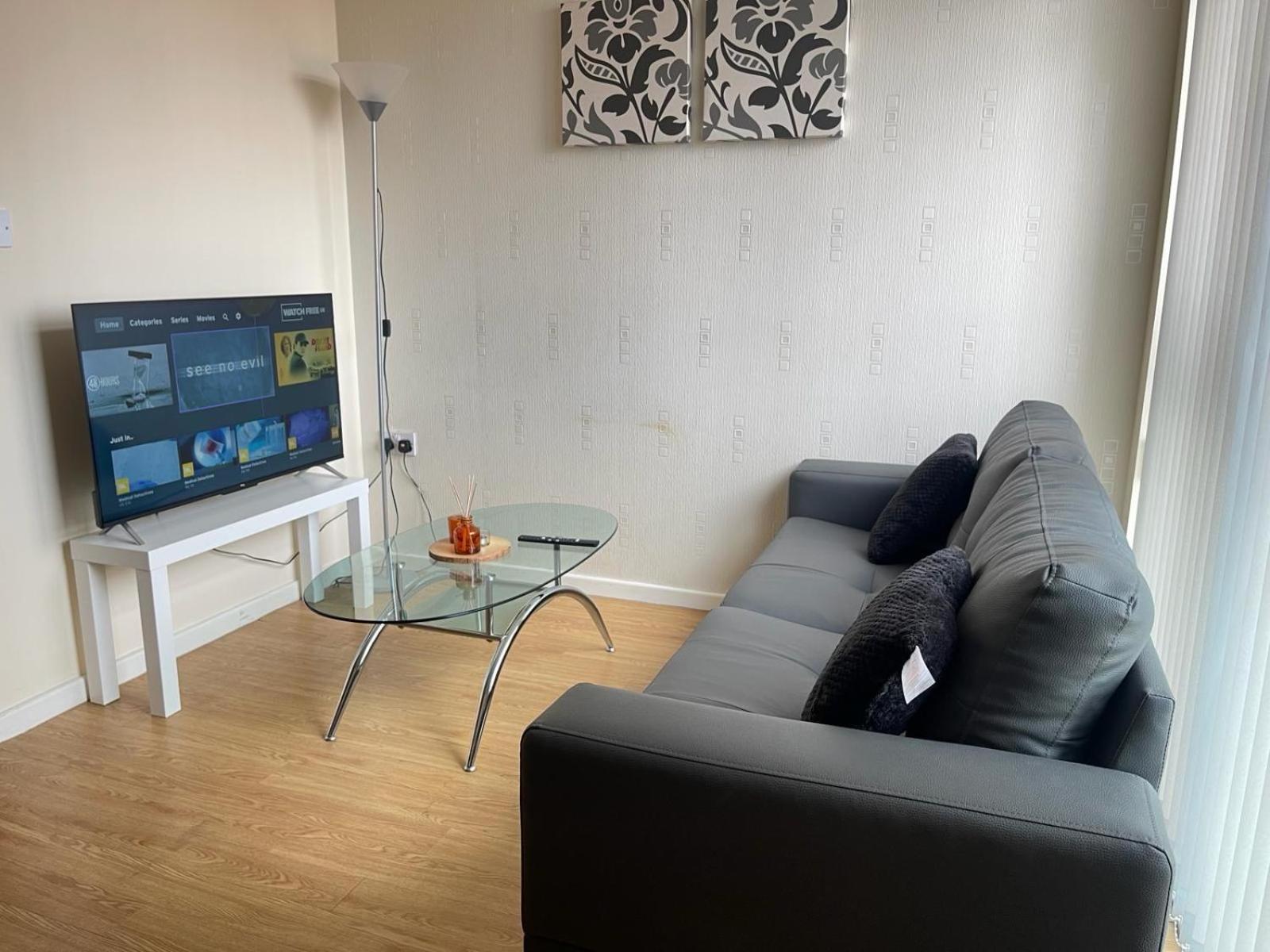 1 Bed Modern With Free Parking, Centre Appartement *